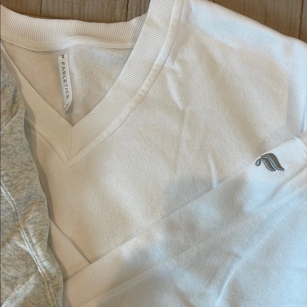 BUNDLE Fabletics Gray and White A symmetrical Sweatshirts - Picture 4 of 5
